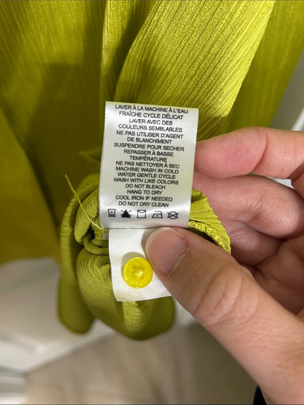 cupcakes & cashmere Chartreuse Satin Button-Front Blouse XL - Picture 4 of 6